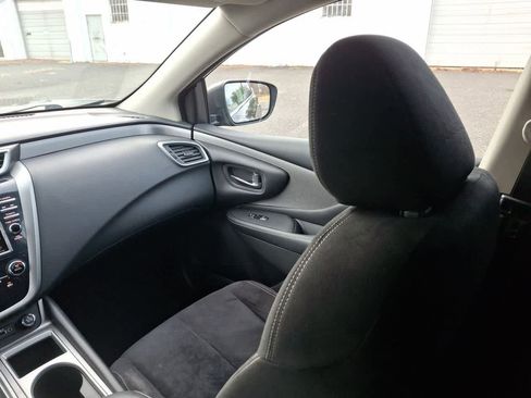 Used 2019 Nissan Murano S image 11