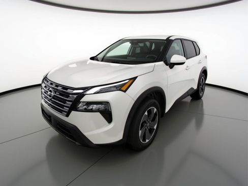 Used 2025 Nissan Rogue SV image 3