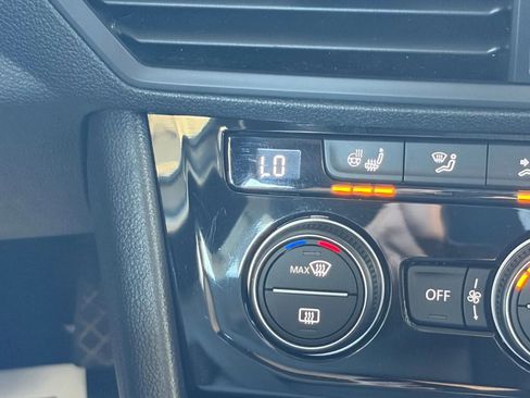 Used 2019 Volkswagen Jetta SEL w/ Cold Weather Package FWD image 25