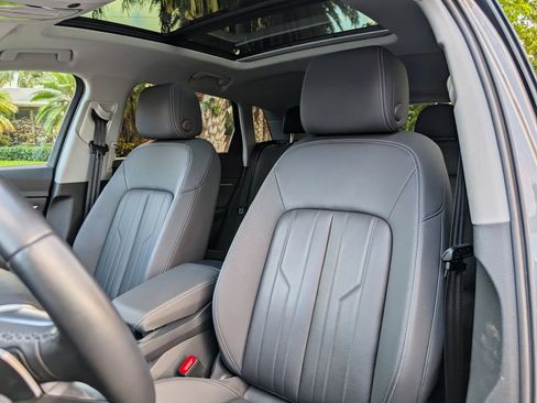 Used 2021 Audi e-tron Premium w/ Towing Package image 21