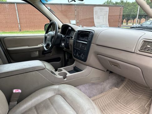 Used 2002 Ford Explorer XLT image 20