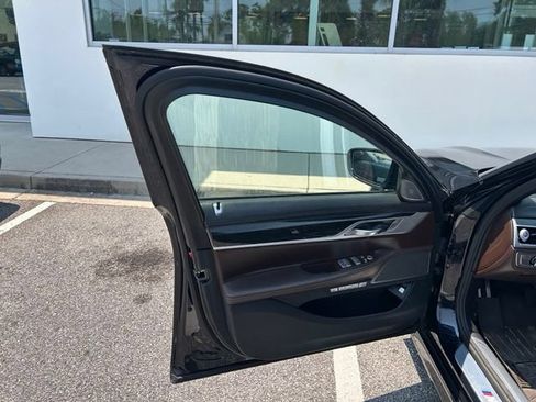 Used 2017 BMW 750i xDrive AWD/4WD image 9