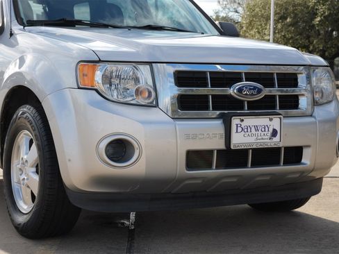 Used 2011 Ford Escape XLS w/ 101A Rapid Spec Order Code image 25