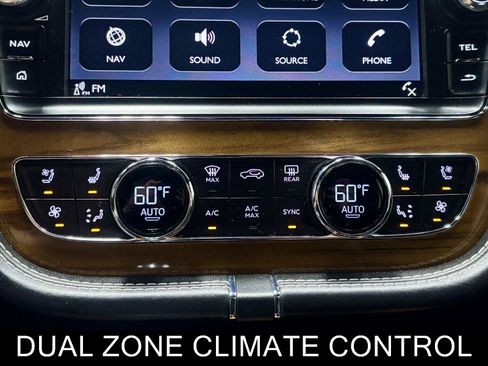 Used 2018 Bentley Bentayga AWD/4WD image 33