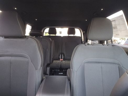 New 2025 Jeep Grand Cherokee L Laredo image 30