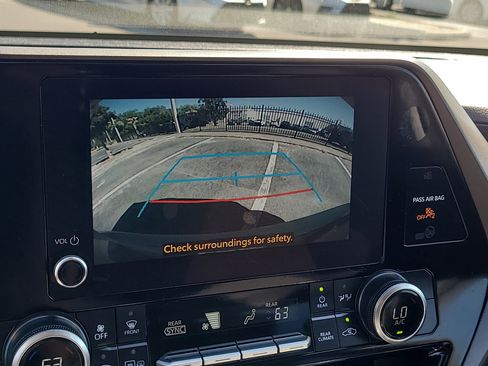 Used 2023 Toyota Highlander LE image 26