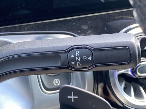 Used 2022 Mercedes-Benz GLB 250 w/ Premium Package Lite image 28