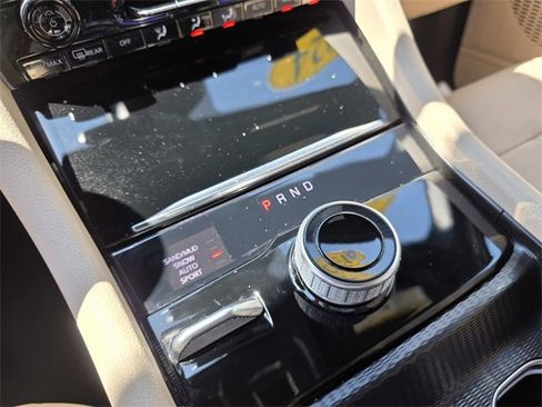 Used 2024 Jeep Grand Cherokee Limited w/ Black Appearance Package image 13