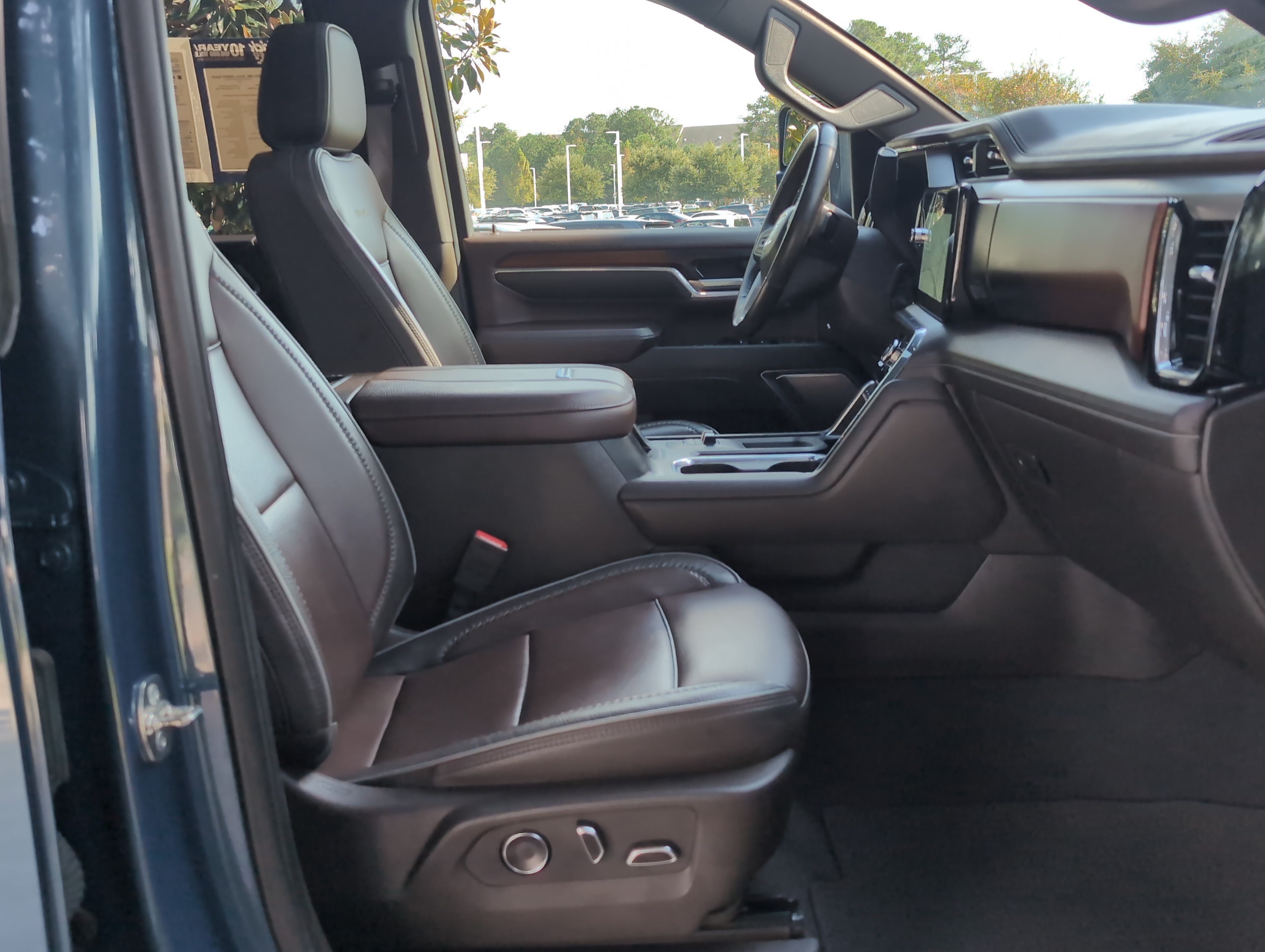 Used 2025 GMC Sierra 3500 Denali w/ Denali Reserve Package AWD/4WD image 32