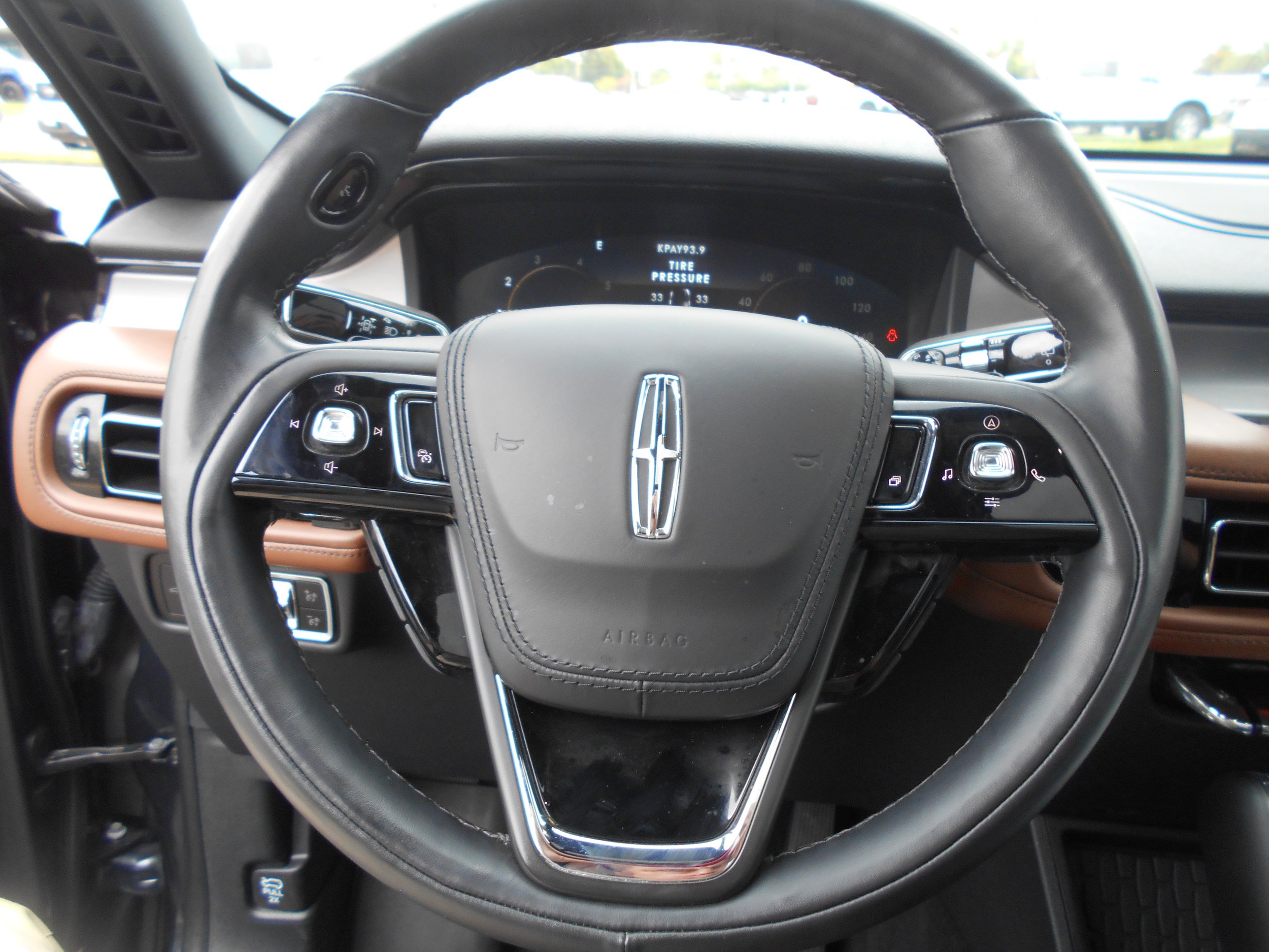 Used 2023 Lincoln Aviator Reserve w/ Equipment Group 201A AWD/4WD image 17