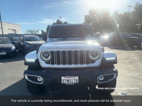 Used 2025 Jeep Wrangler Unlimited Sahara AWD/4WD image 9
