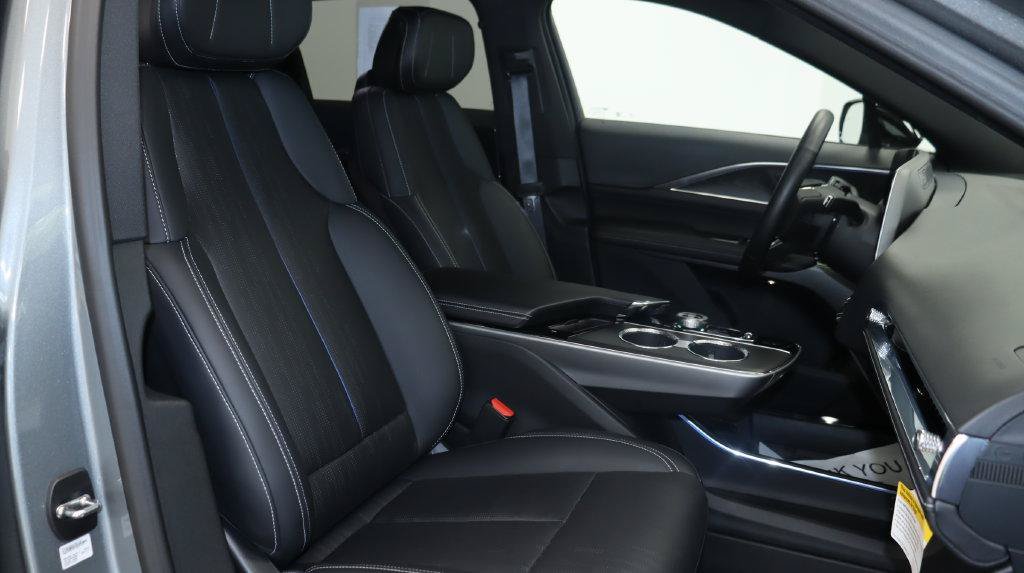 Certified 2024 Cadillac Lyriq Sport AWD/4WD image 27