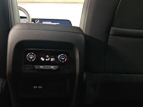 Used 2025 Chevrolet Traverse LT w/ Midnight/Sport Edition image 31