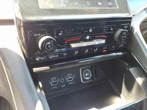 Used 2023 Jeep Grand Cherokee Altitude AWD/4WD image 21