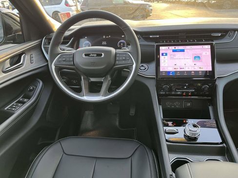 New 2025 Jeep Grand Cherokee Limited image 4