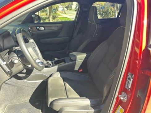 Used 2022 Volvo C40 P8 Recharge Ultimate image 4