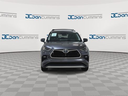 Used 2021 Toyota Highlander Platinum image 3