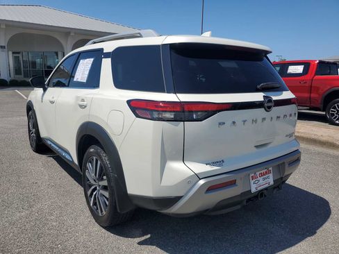Used 2022 Nissan Pathfinder Platinum AWD/4WD image 3