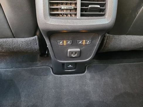 Used 2023 Chevrolet Equinox Premier image 12