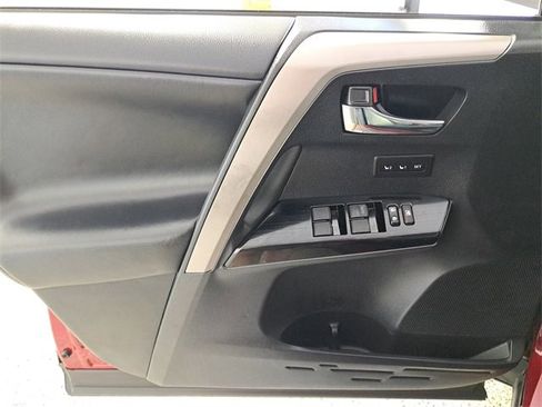 Used 2018 Toyota RAV4 Limited image 22