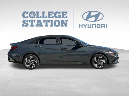 Used 2025 Hyundai Elantra Sport w/ Cargo Package FWD image 9