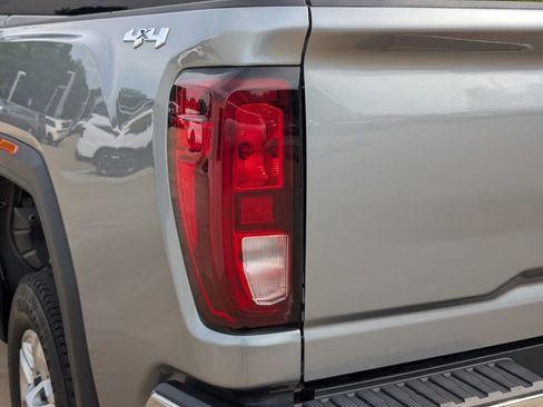 Used 2024 GMC Sierra 2500 Pro AWD/4WD image 10