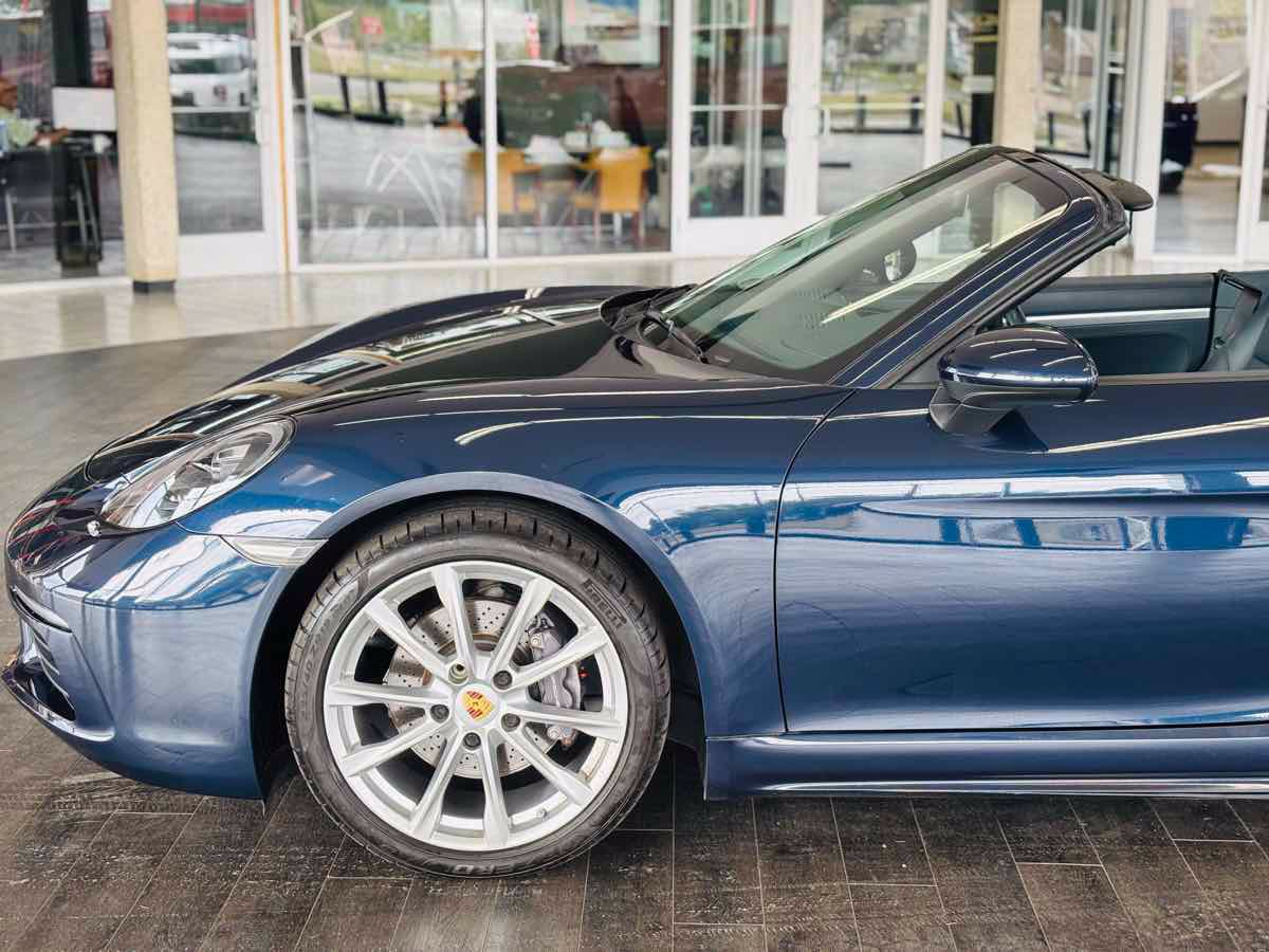 Used 2019 Porsche 718 Boxster RWD image 16