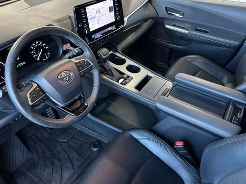 Used 2022 Toyota Sienna XLE Woodland Edition AWD/4WD image 13