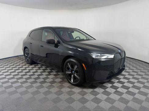 Used 2024 BMW iX xDrive50 w/ Premium Package AWD/4WD image 7