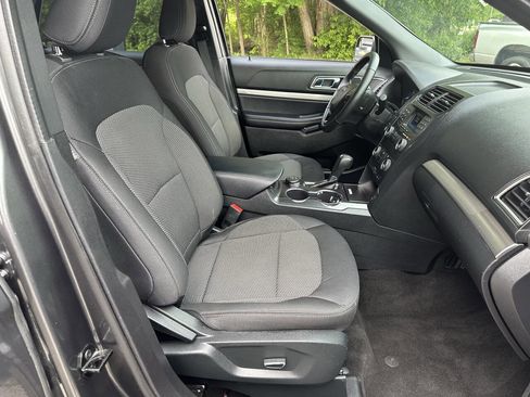 Used 2018 Ford Explorer XLT image 13