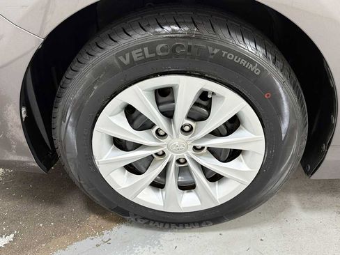 Certified 2016 Toyota Camry LE FWD image 10