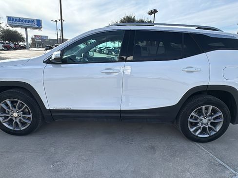 Used 2024 GMC Terrain SLT image 8