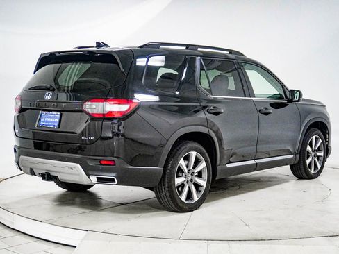 Used 2025 Honda Pilot Elite image 12