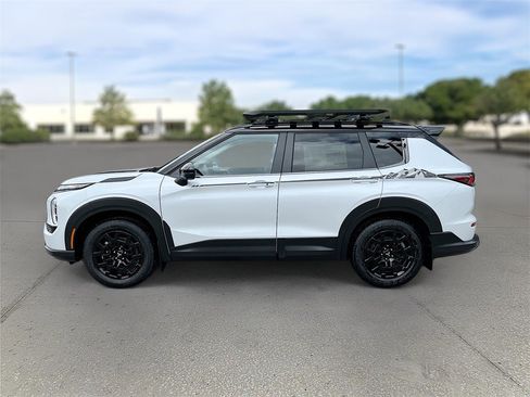 New 2025 Mitsubishi Outlander AWD image 4
