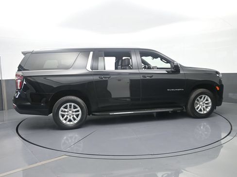 Used 2024 Chevrolet Suburban LT RWD image 7