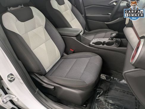 Used 2024 Chevrolet Trax RS w/ Sunroof Package FWD image 29
