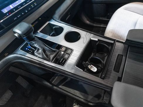 Certified 2025 Toyota Sienna LE FWD image 24