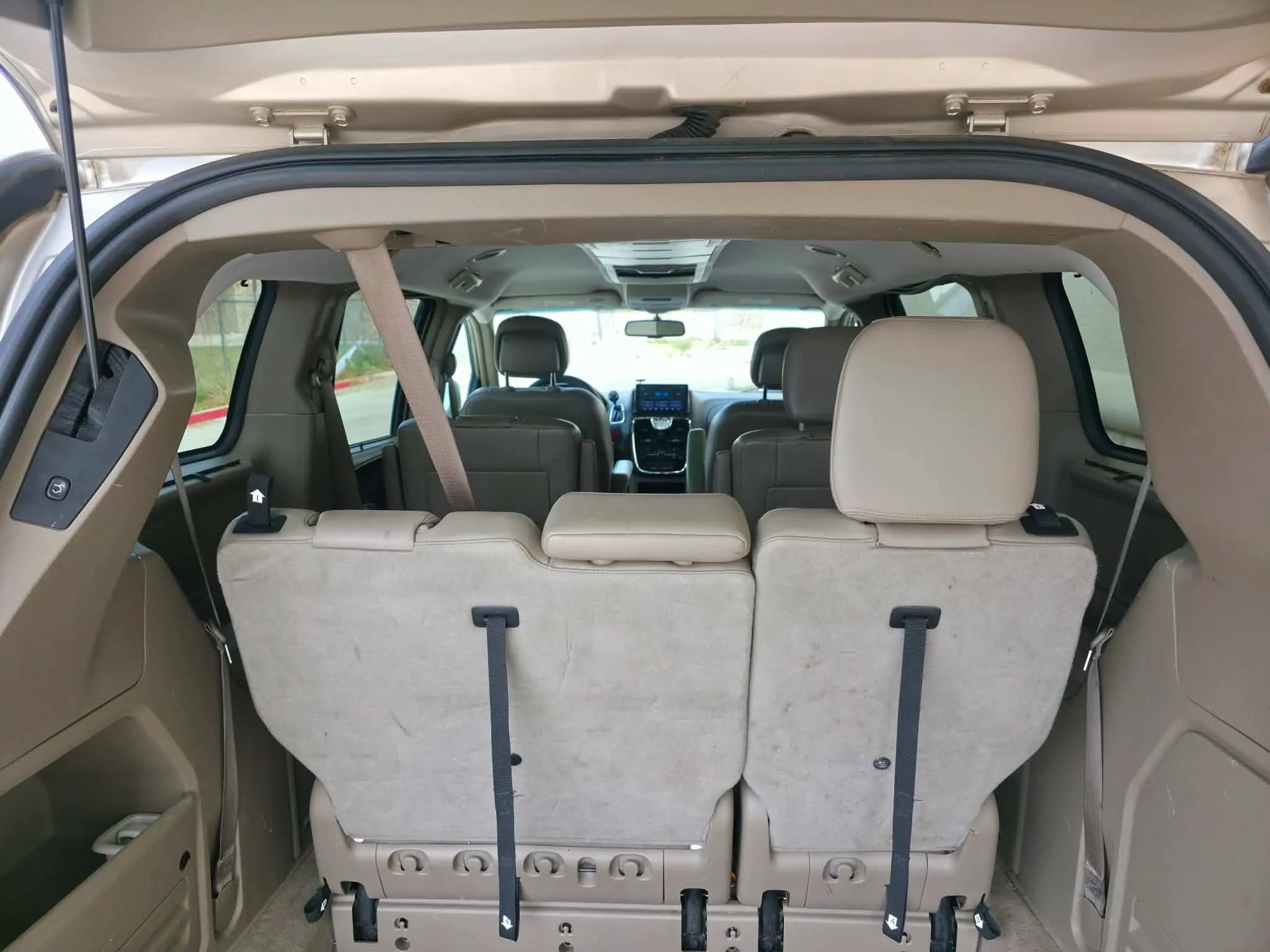 Used 2014 Chrysler Town & Country Touring FWD image 12