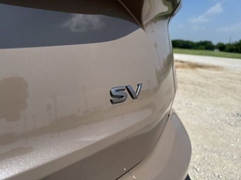 Used 2024 Nissan Rogue SV w/ SV Premium Package FWD image 8