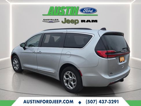 Used 2023 Chrysler Pacifica Limited w/ Trailer Tow Group image 11