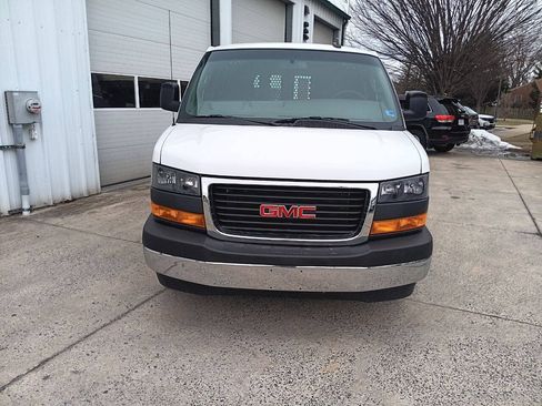 Used 2024 GMC Savana 2500 w/ Driver Convenience Package RWD image 2