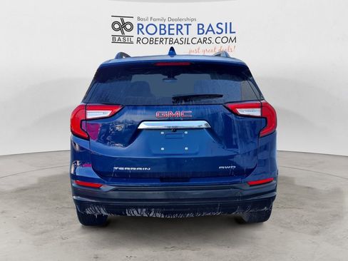 Used 2022 GMC Terrain SLE w/ Driver Convenience Package image 4