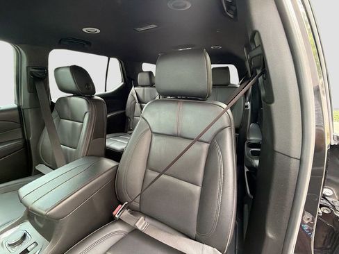 Used 2023 Chevrolet Traverse RS FWD image 22