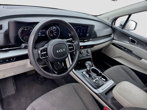 Used 2022 Kia Carnival LX FWD image 7
