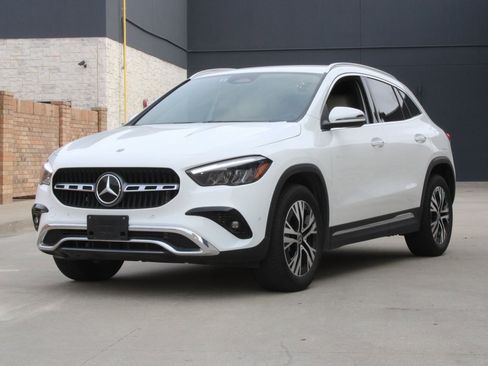 Used 2025 Mercedes-Benz GLA 250 4MATIC image 2
