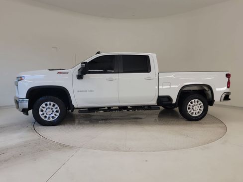 Used 2020 Chevrolet Silverado 2500 LT w/ Z71 Off-Road Package image 2