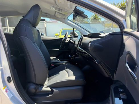 Used 2022 Toyota Prius Prime Limited FWD image 38