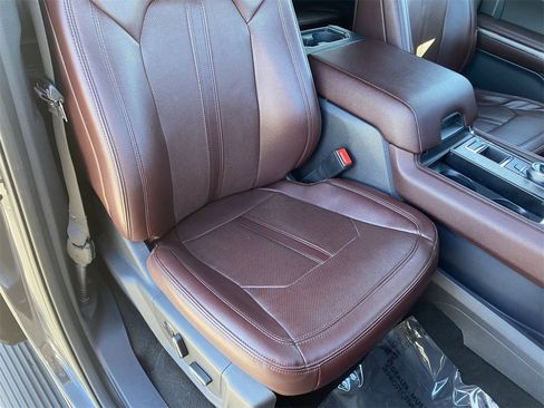 Used 2023 Ford Expedition Limited image 10