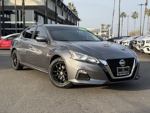 Used 2019 Nissan Altima 2.5 S image 1