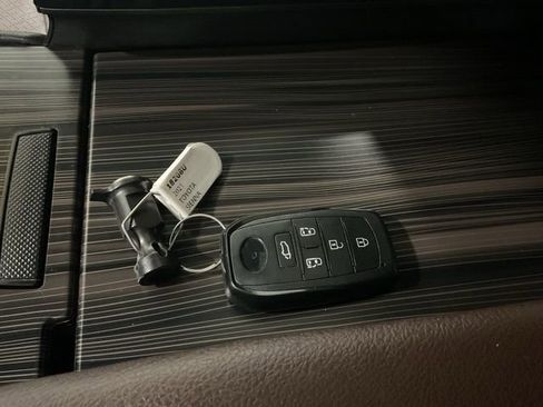 Used 2021 Toyota Sienna Platinum image 24